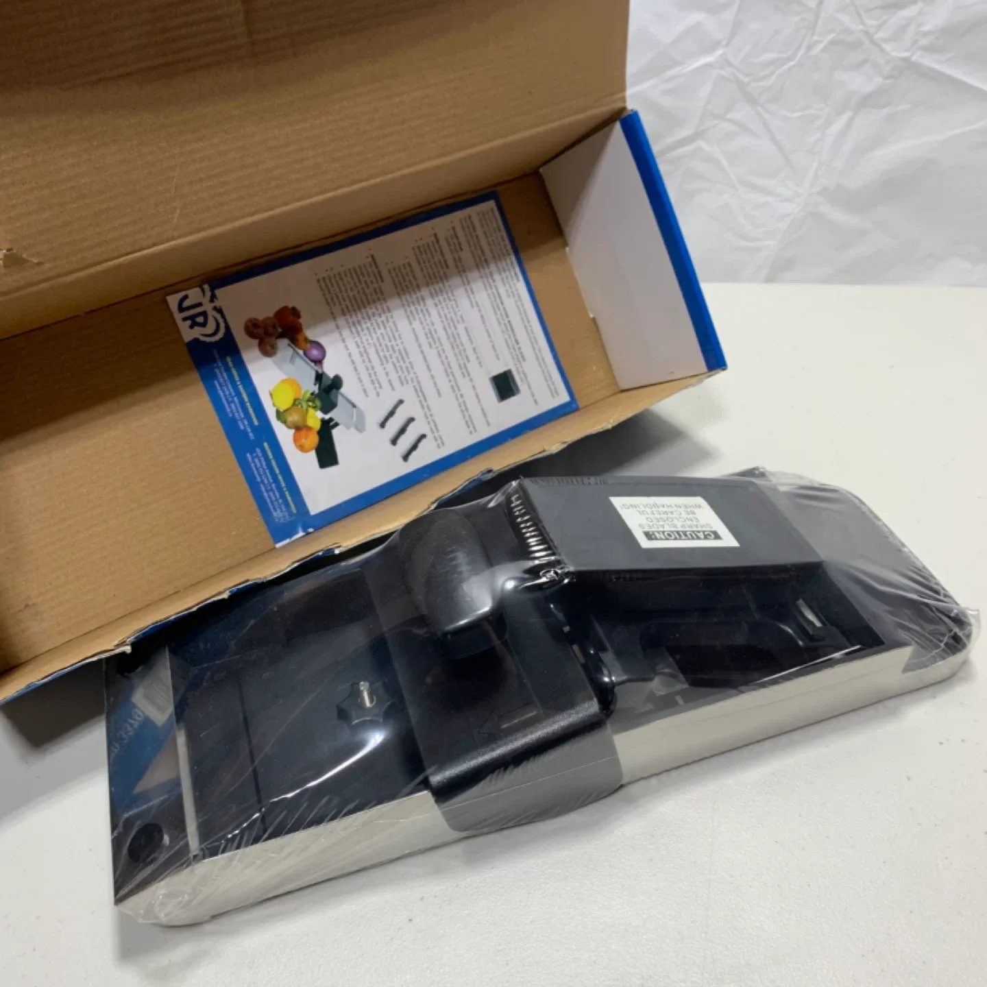 JR Mandoline Slicer - Includes 3 Blades image indicator(5)