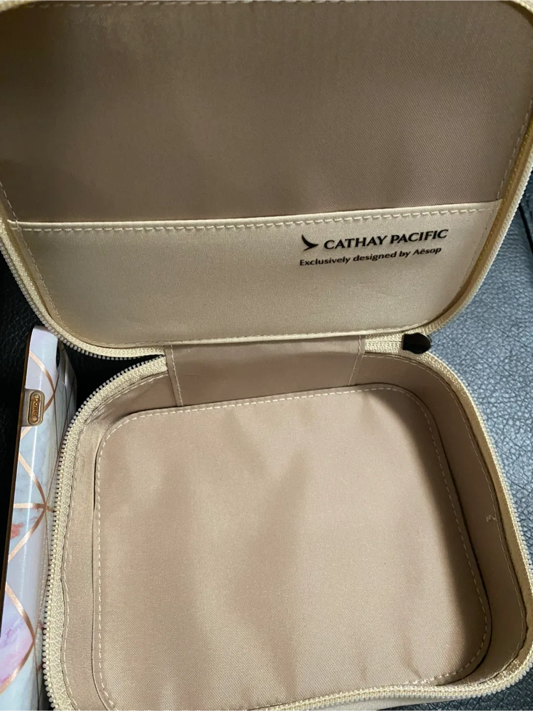 Aesop Cathay Pacific Travel Case. 🥕 image indicator(2)