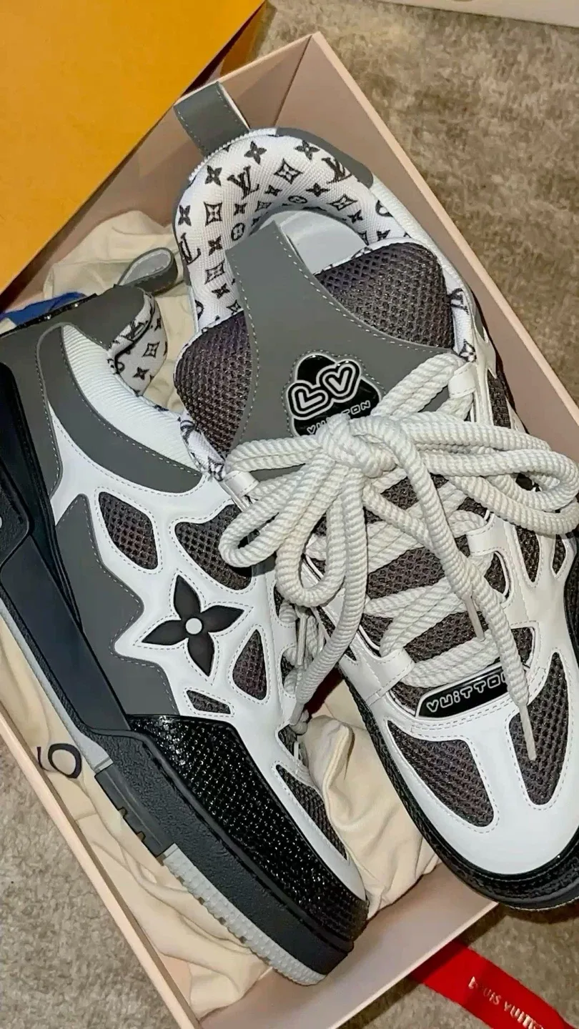 Louis Vuitton Trainer with Box image indicator(3)