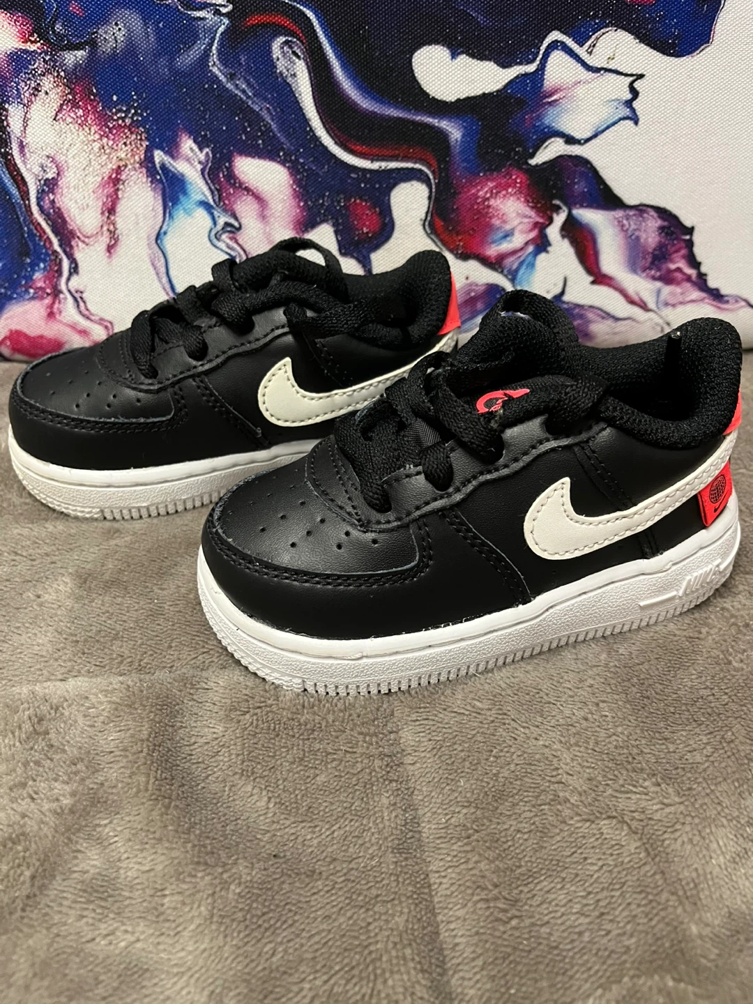 Baby Nike shoes size 6c - photo 4