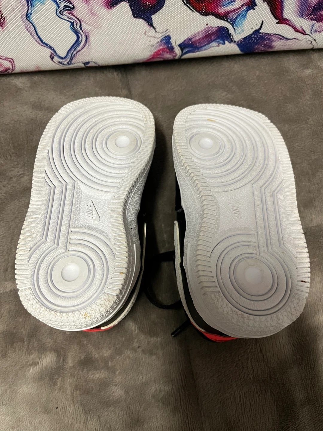 Baby Nike shoes size 6c - photo 5