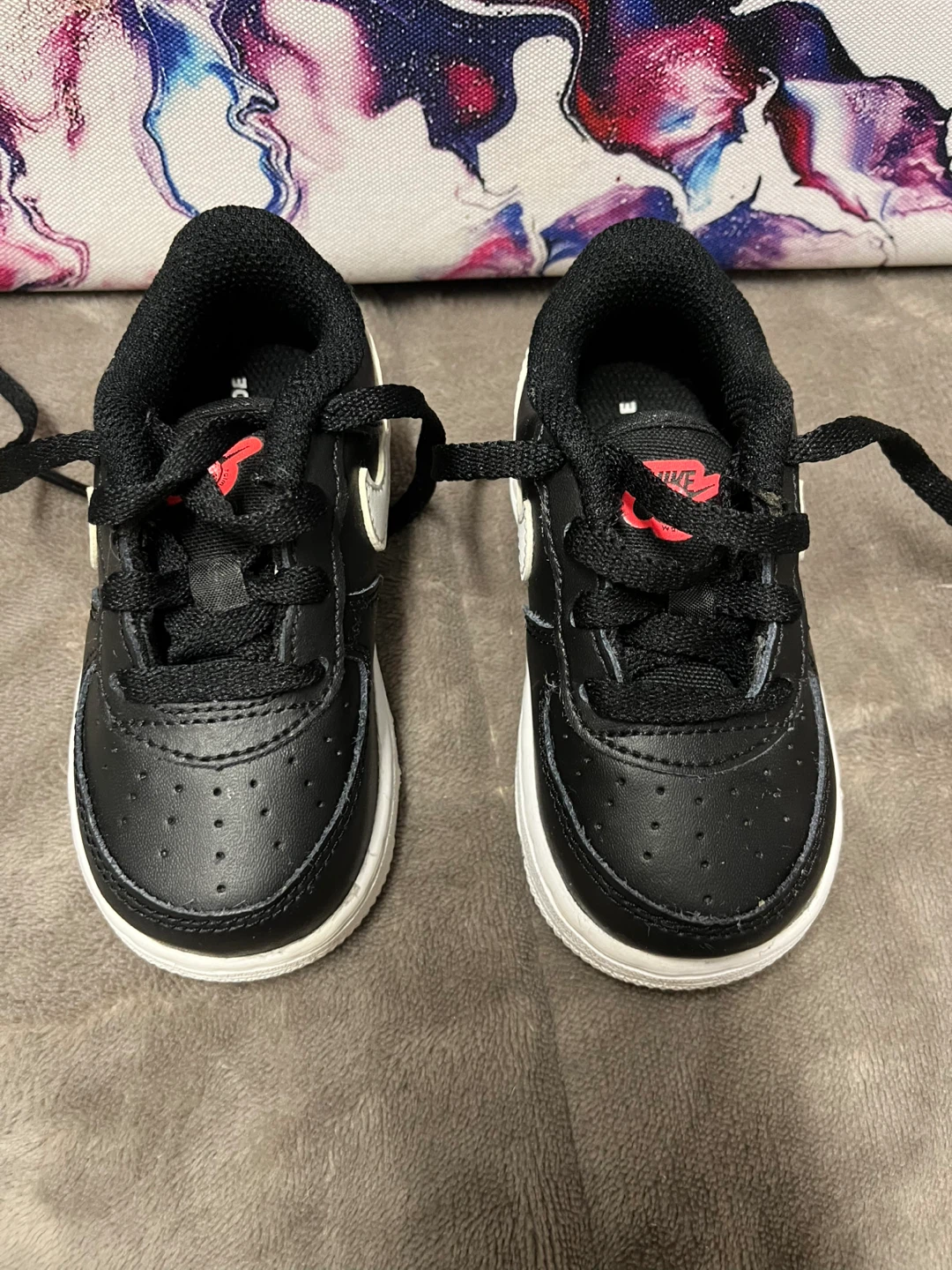 Baby Nike shoes size 6c - photo 2