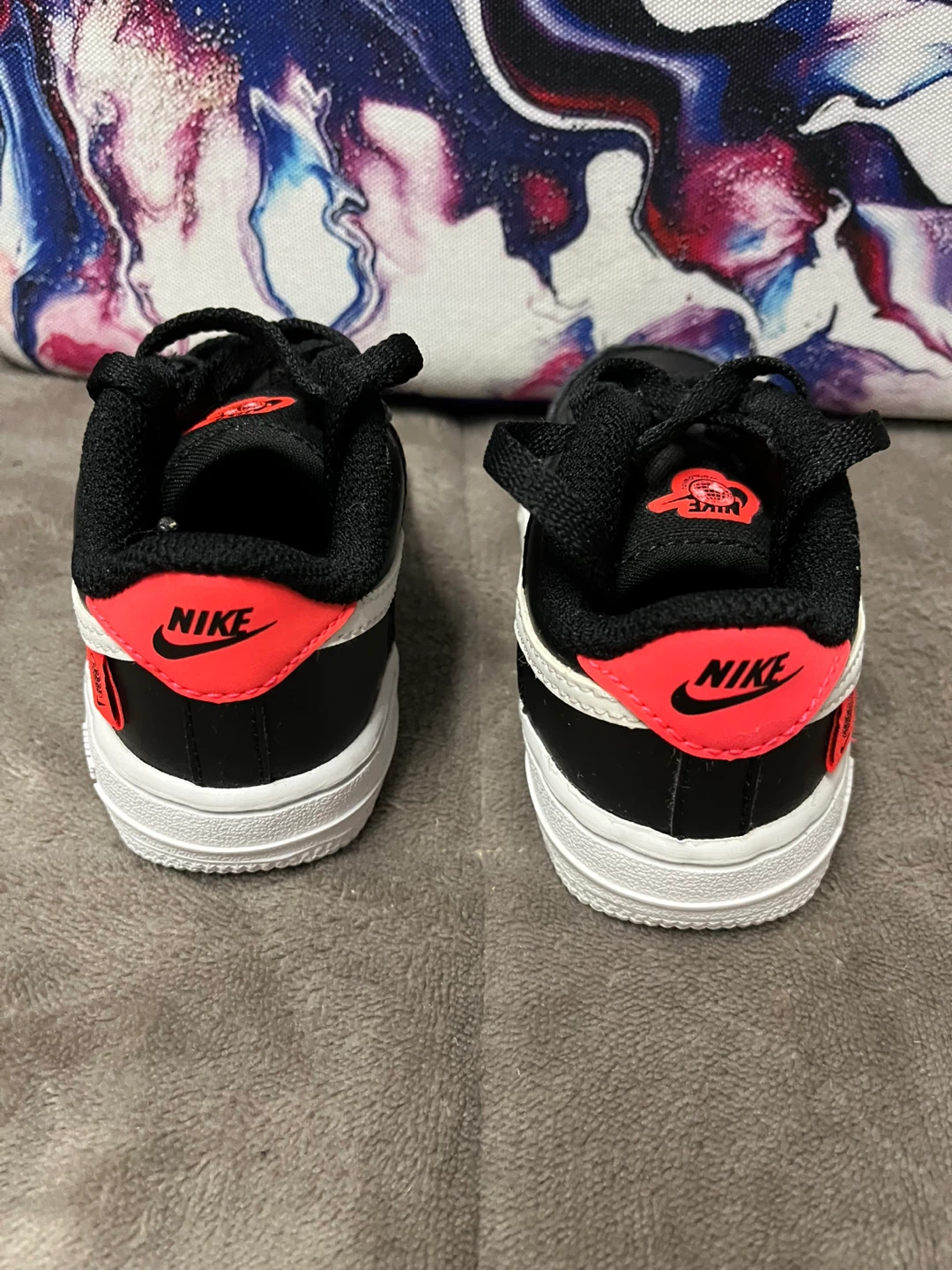 Baby Nike shoes size 6c - photo 3