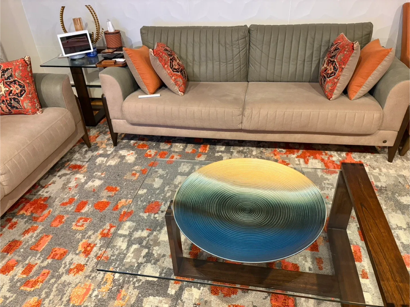 Living Room Set: Sofas, Rug, Coffee Table, End Table image indicator(6)