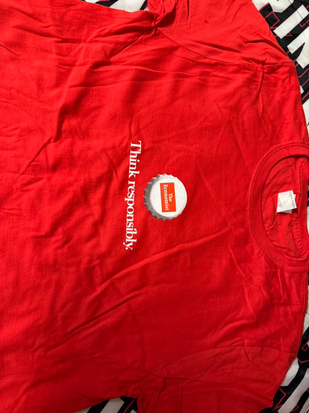 The Economist Red T-Shirt size M - photo 2
