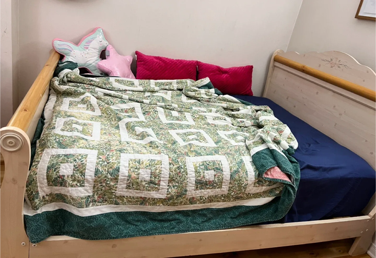 Kathy Ireland Fashion Designer Sleigh Style Double Bed image indicator(3)