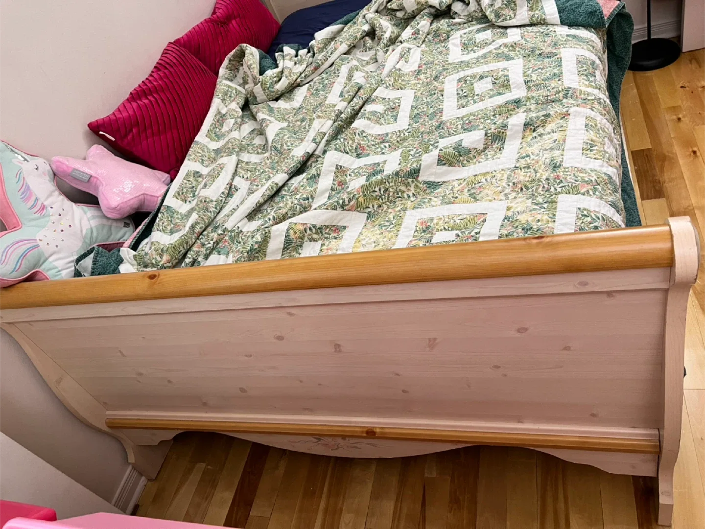 Kathy Ireland Fashion Designer Sleigh Style Double Bed image indicator(2)