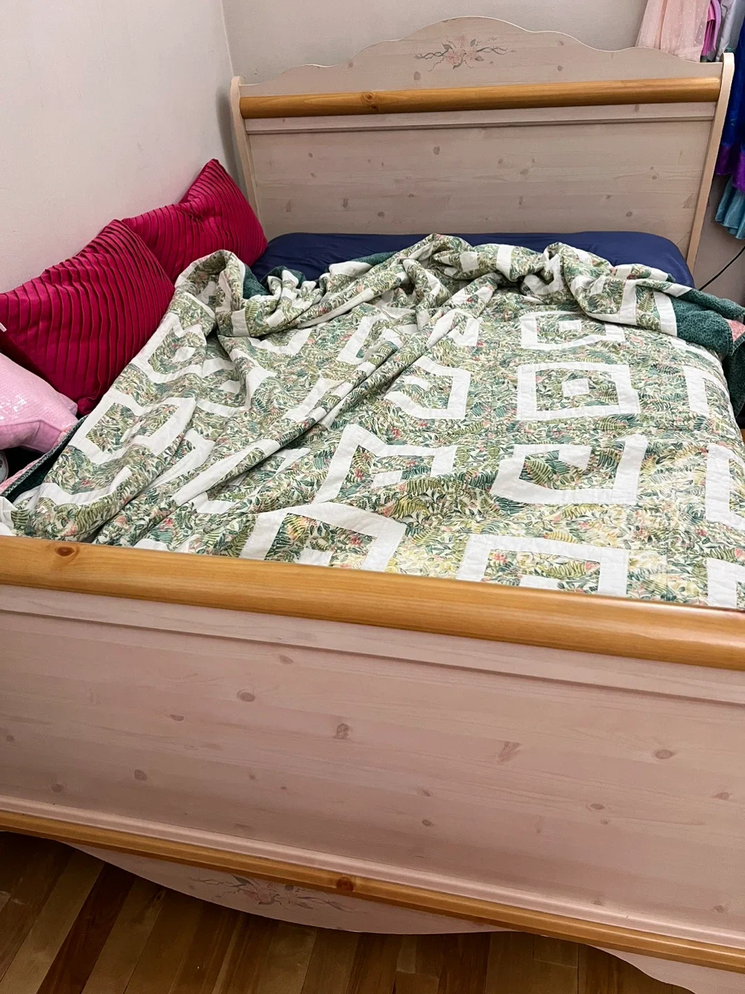 Kathy Ireland Fashion Designer Sleigh Style Double Bed