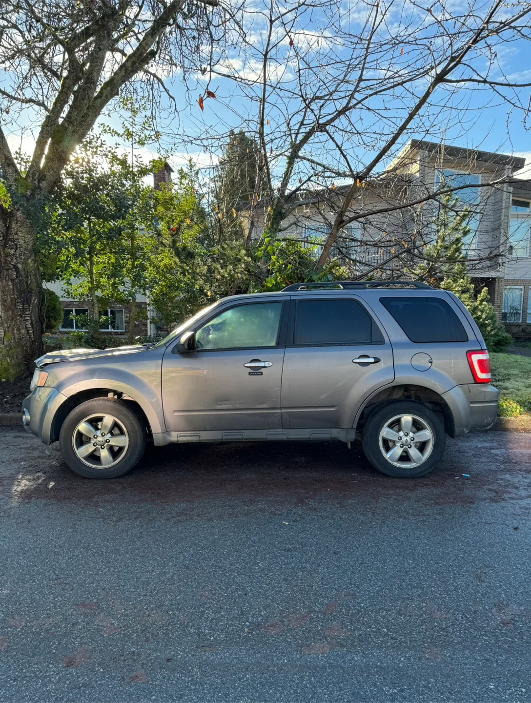 Ford Escape SUV image indicator(3)