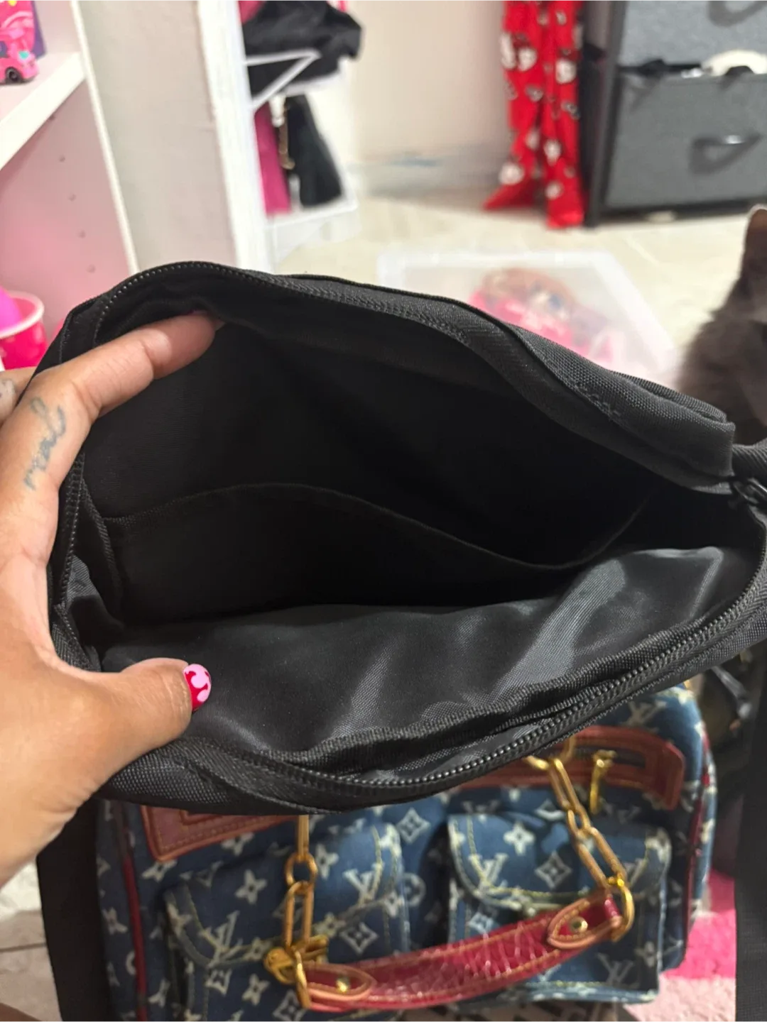 Black Crossbody Bag image indicator(2)