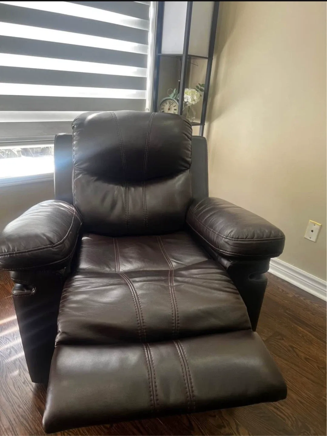 Brown Leather Recliner Chair image indicator(3)