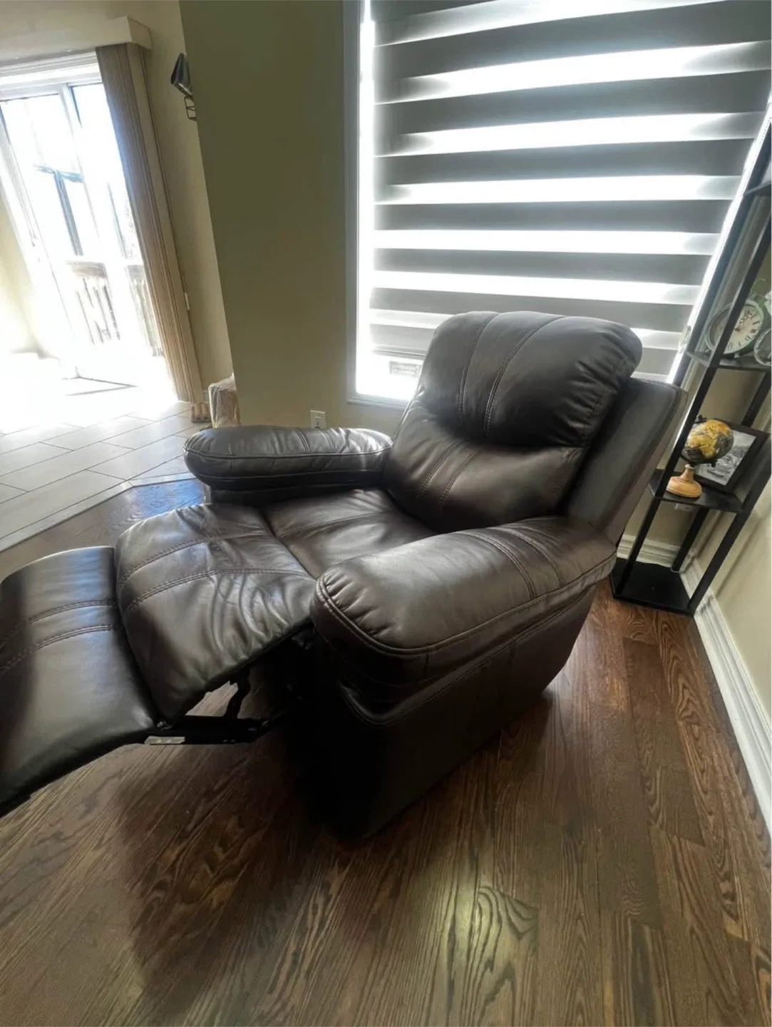 Brown Leather Recliner Chair image indicator(2)