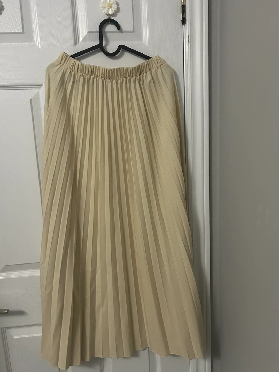 Beige Vest and Pleated Skirt Set image indicator(3)