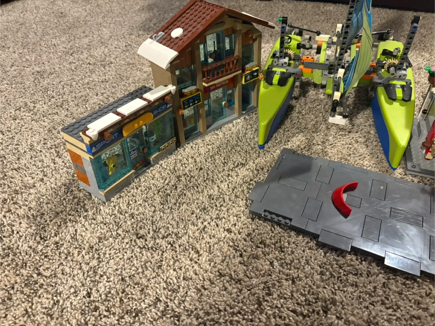 Lego Set - Various Unsorted Pieces and Structures image indicator(2)