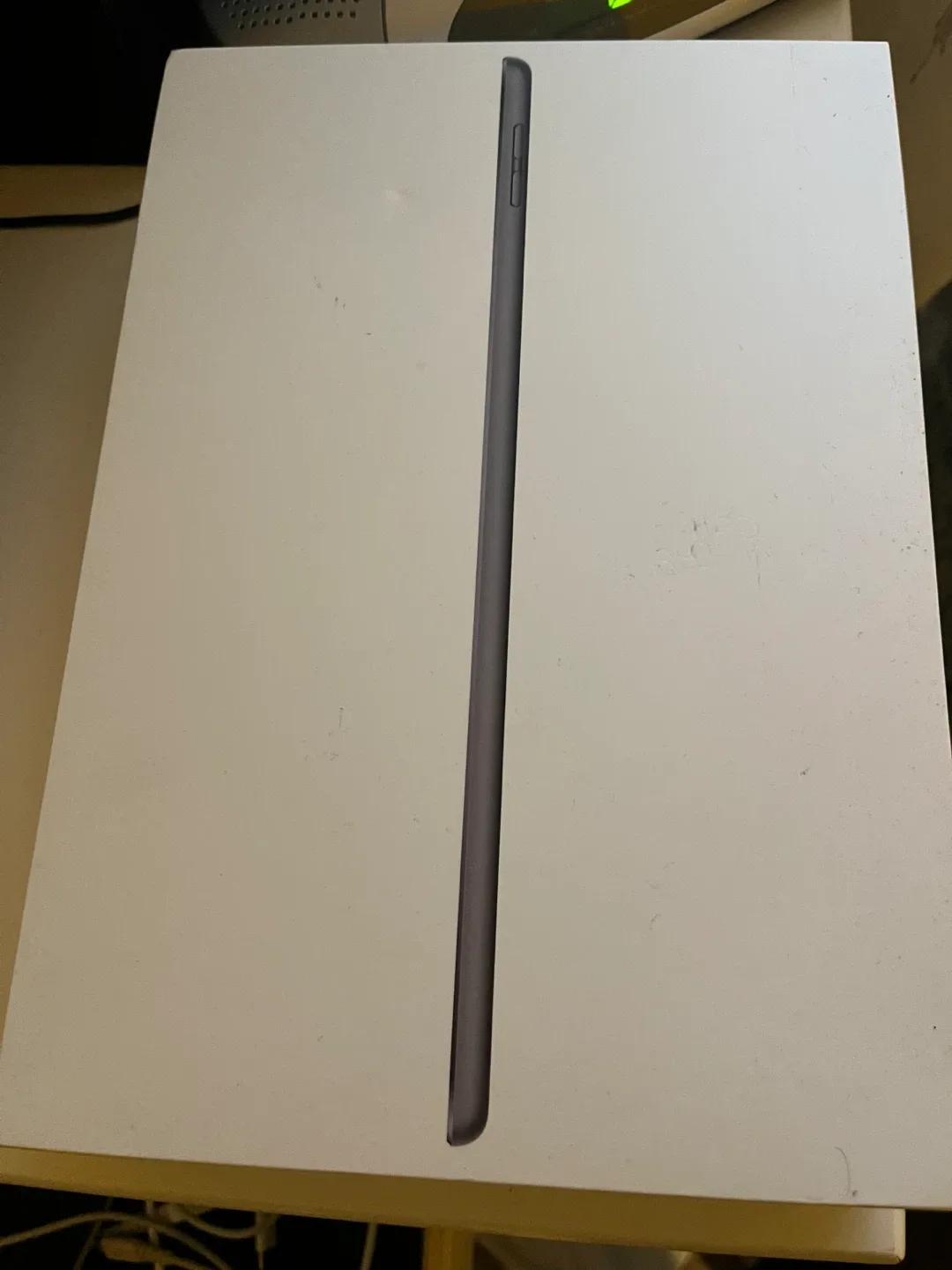 Apple iPad 9th Gen 64GB Space Gray - Like New image indicator(3)