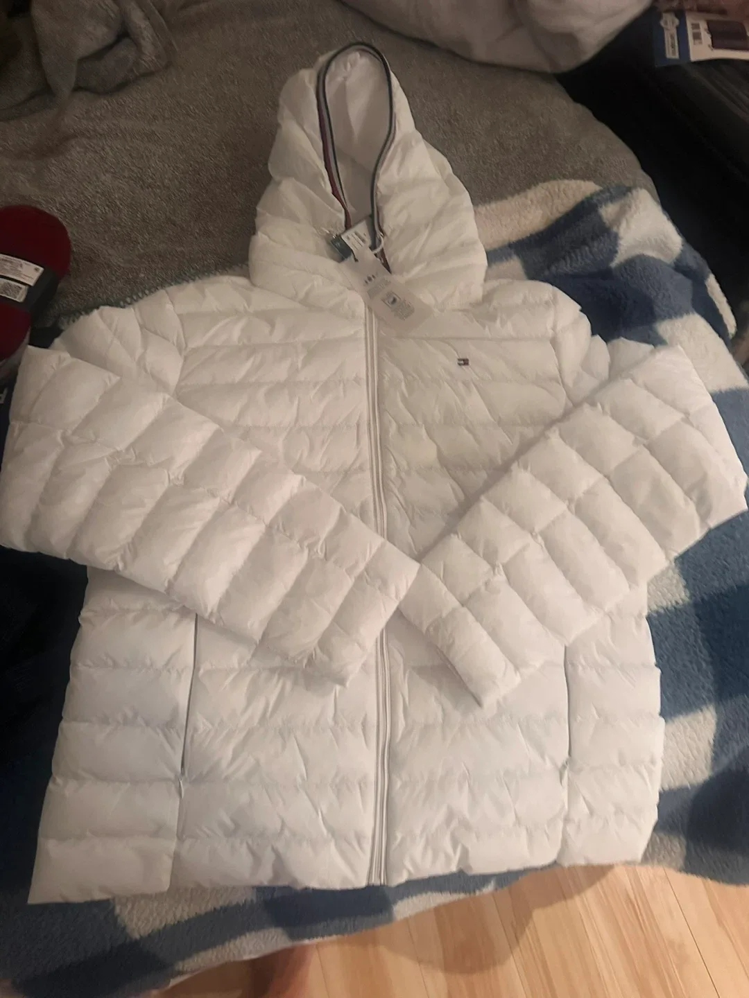 Tommy Hilfiger White Puffer Jacket - Size M thumbnail