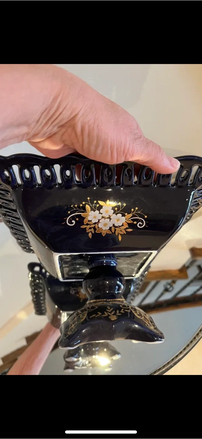 Fine Porcelain 24k Gold Decorative Pedestal Bowl image indicator(4)