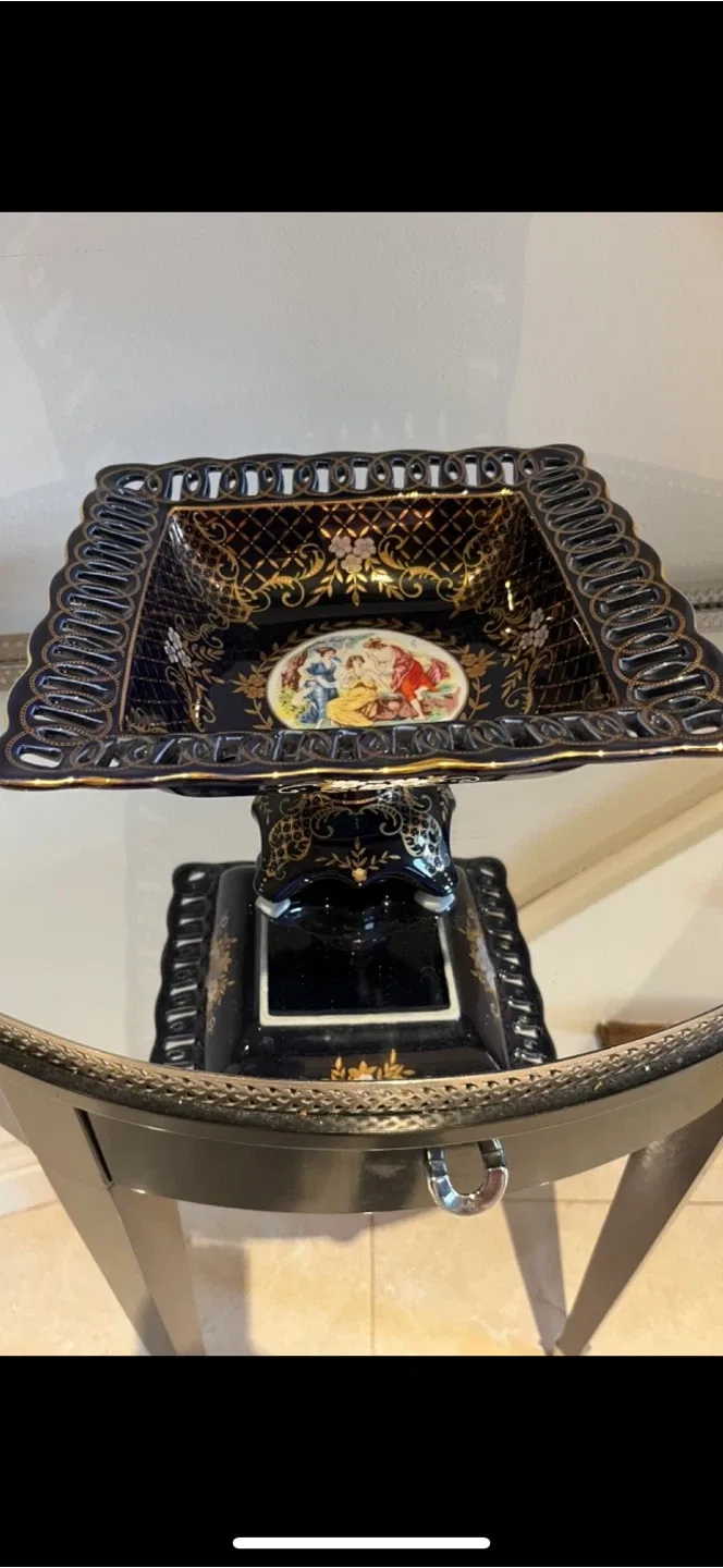 Fine Porcelain 24k Gold Decorative Pedestal Bowl image indicator(3)