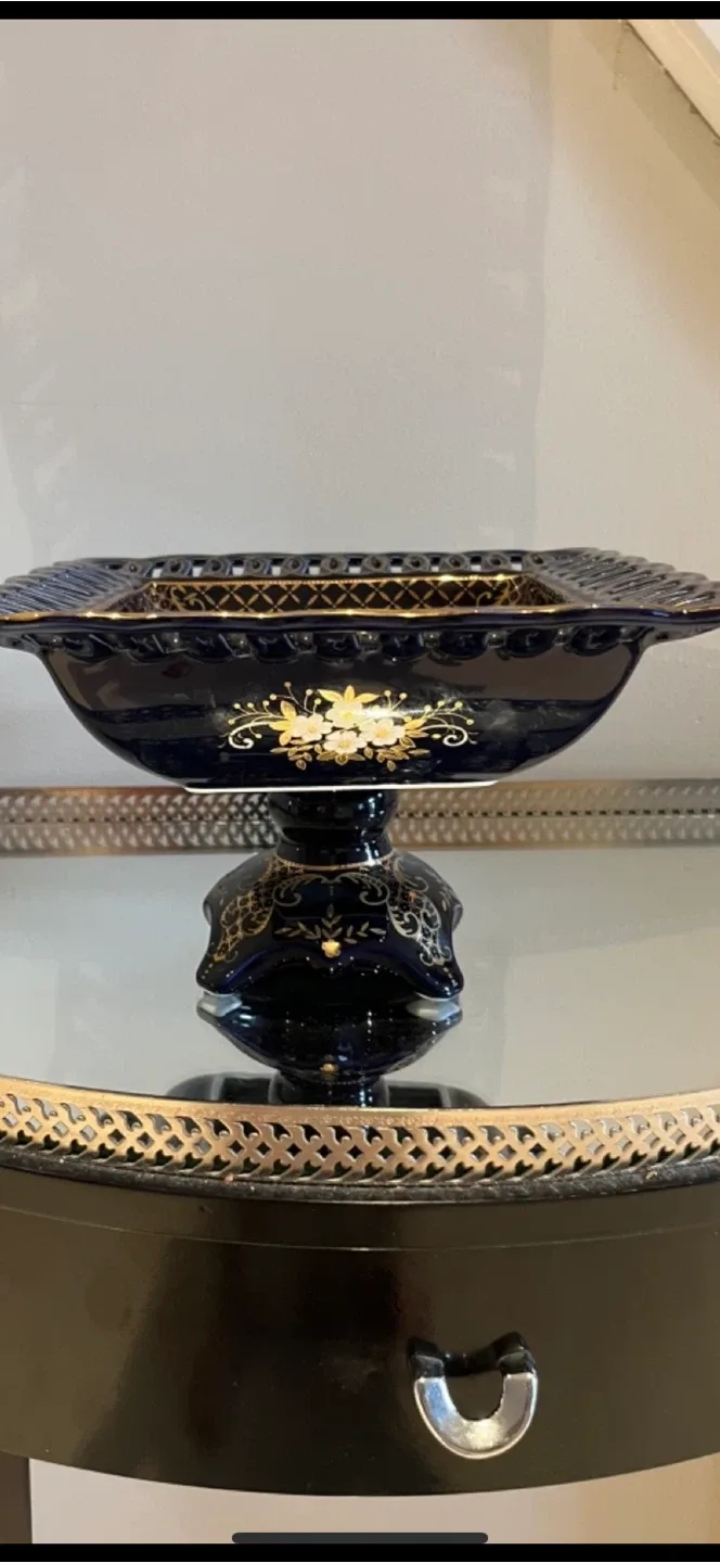 Fine Porcelain 24k Gold Decorative Pedestal Bowl image indicator(2)