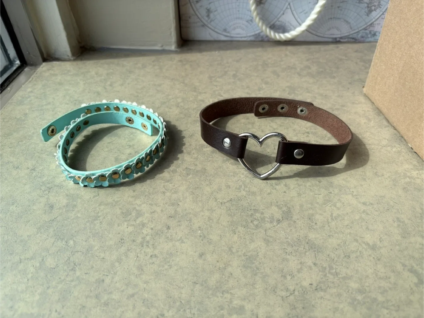 20 plus Assorted Vintage Bracelets & Necklaces image indicator(3)