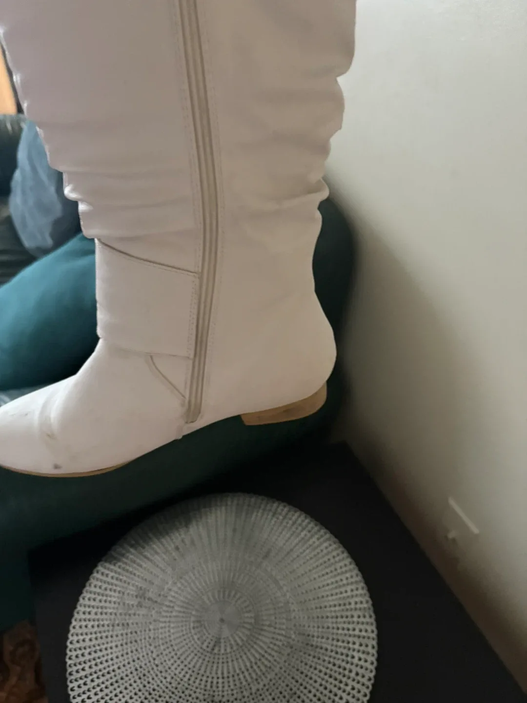 White Boots Size 8/30 image indicator(4)