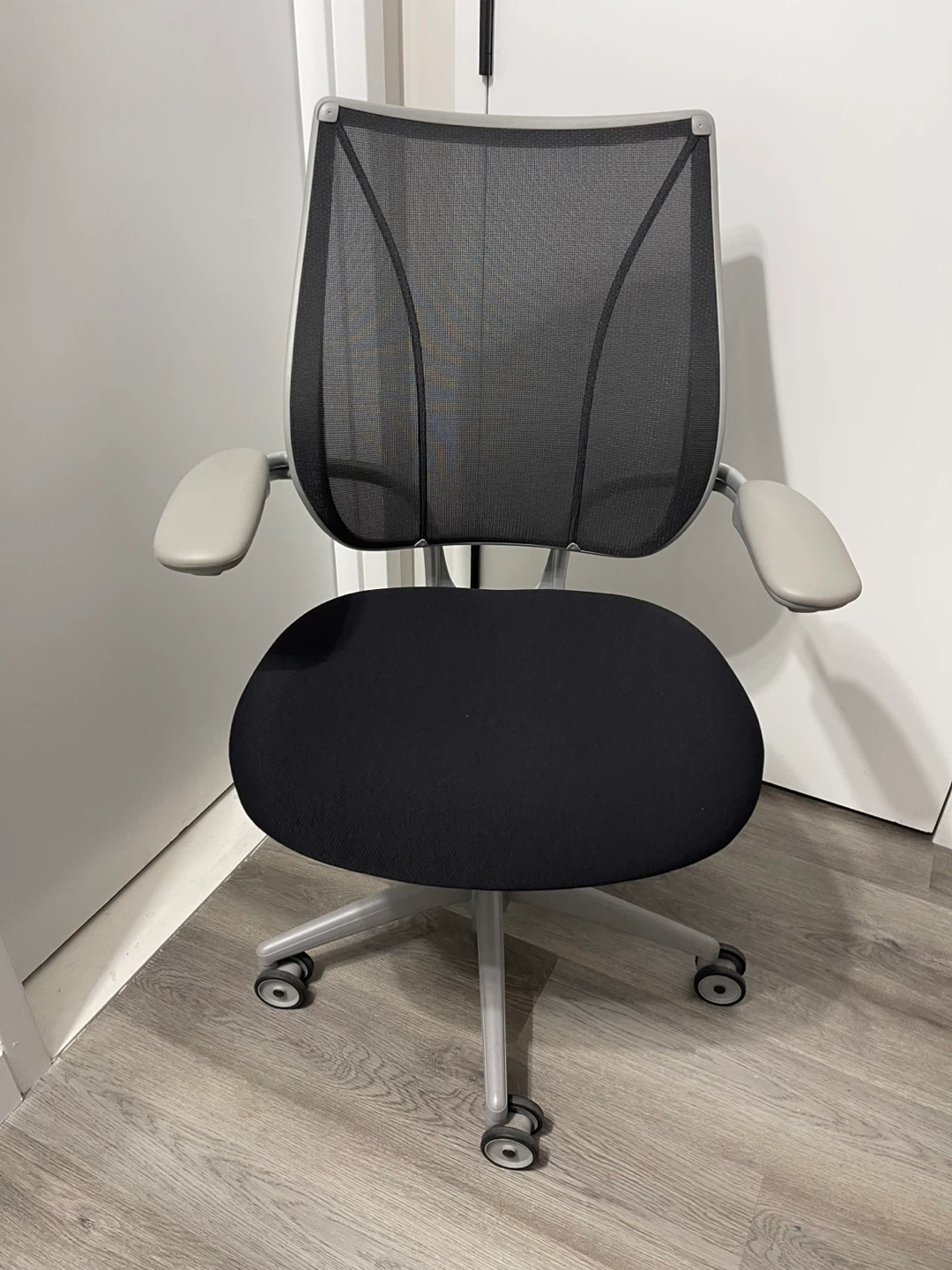 Humanscale Office Chair - Ergonomic Design - photo 3