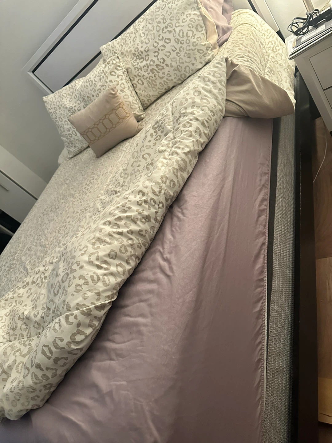 Queen matress and box spring - photo 2