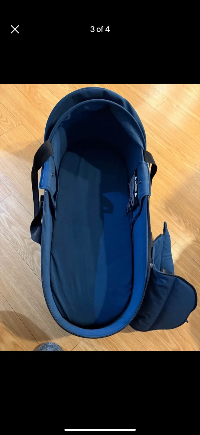 Babyzen YOYO Bassinet with Adapters (Navy, like new) image indicator(3)