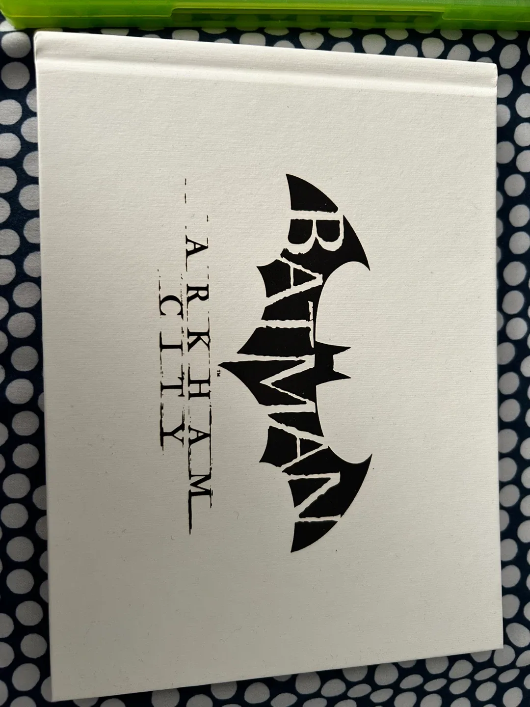 Batman Arkham City Statue, Game, & Art Book image indicator(3)