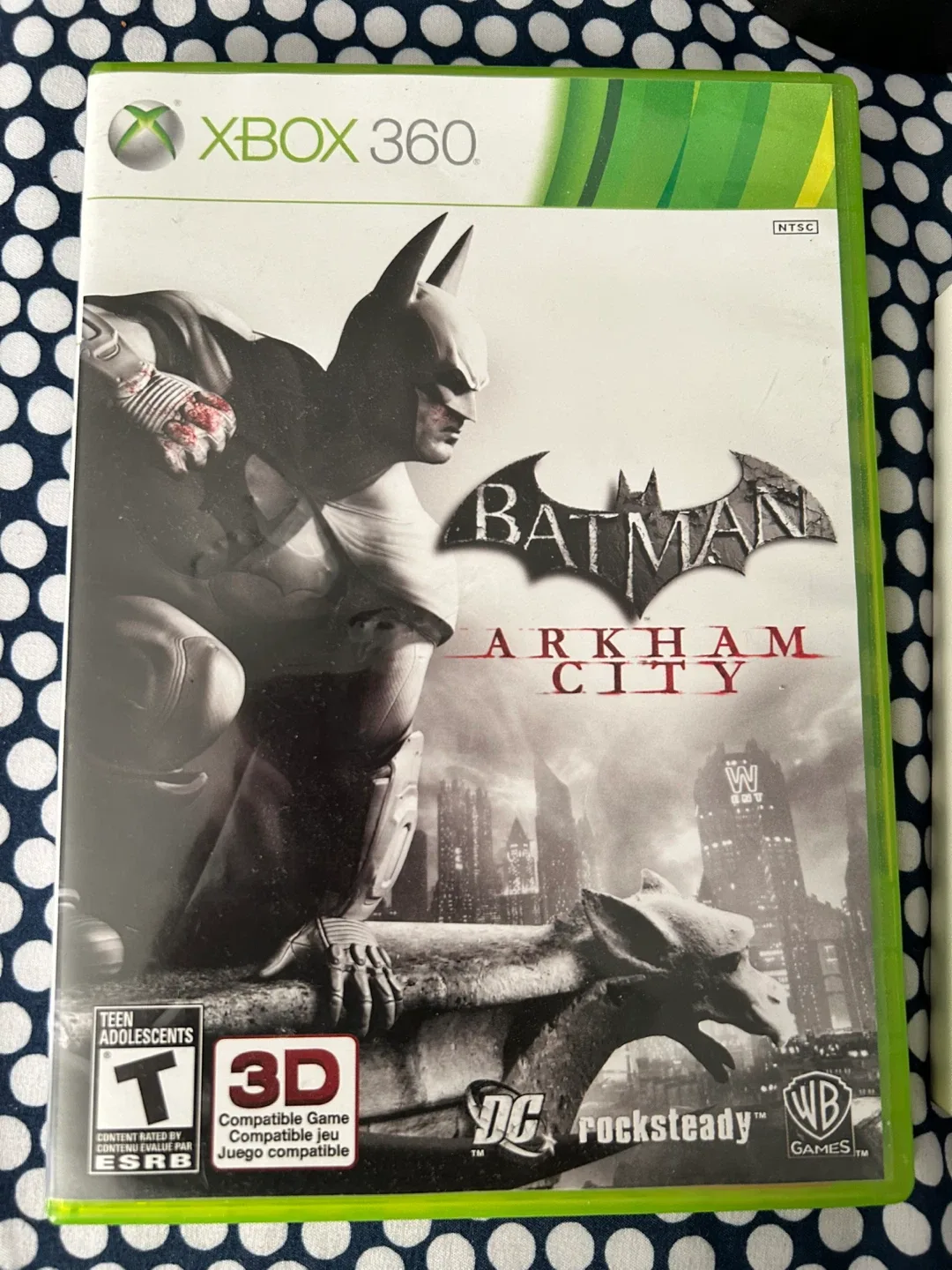 Batman Arkham City Statue, Game, & Art Book image indicator(2)