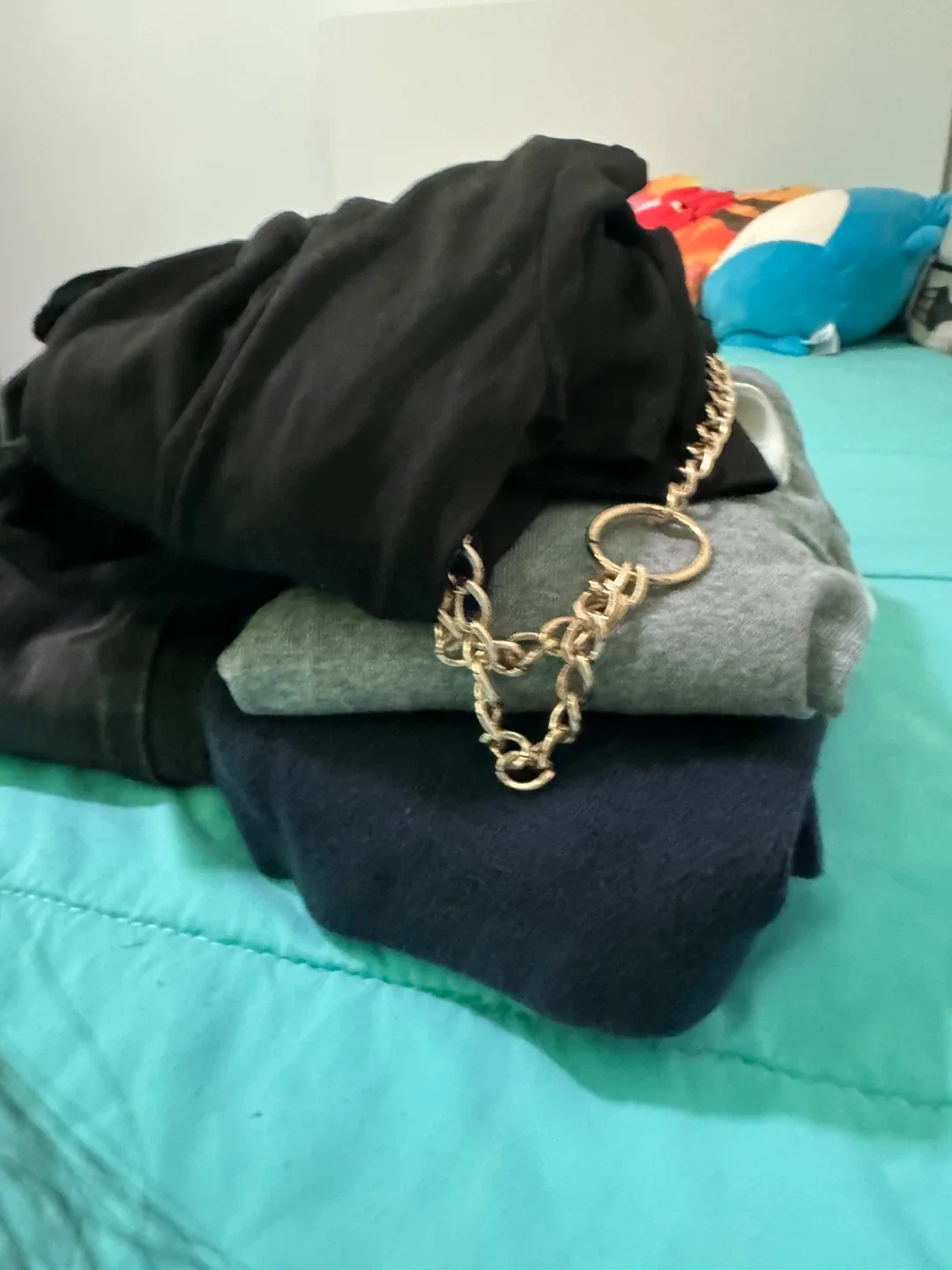 Clothing bundle + FREE Chocolate Bar image indicator(2)