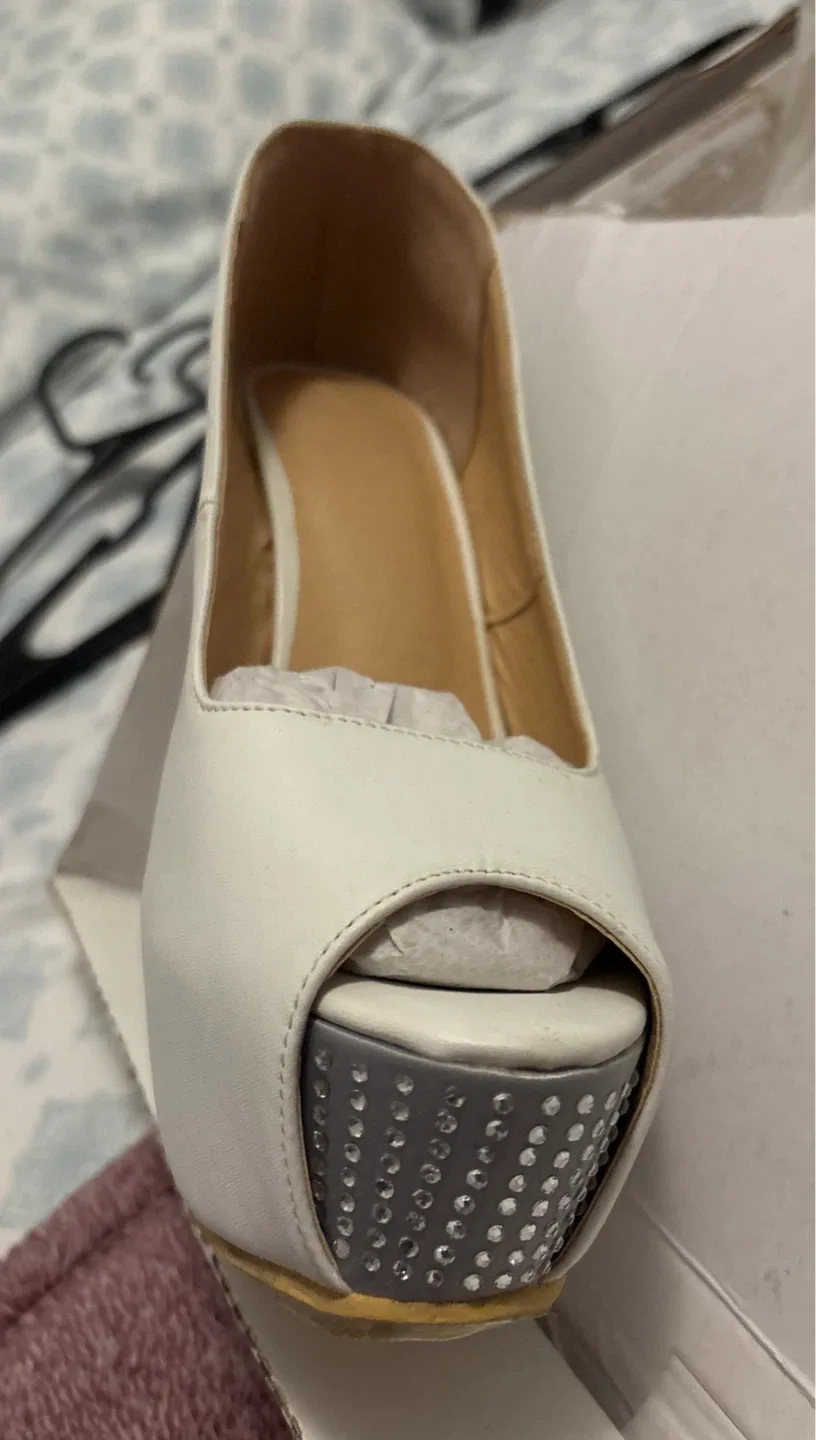White Platform Heels - US Size 8 image indicator(2)