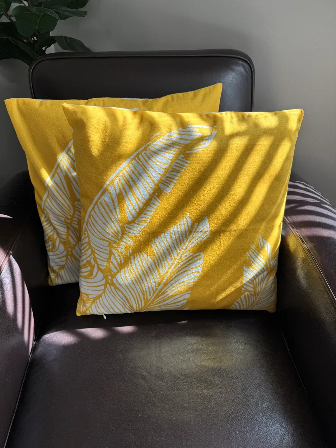 Set of 2 Yellow Decorative Throw Pillows 🥕 thumbnail