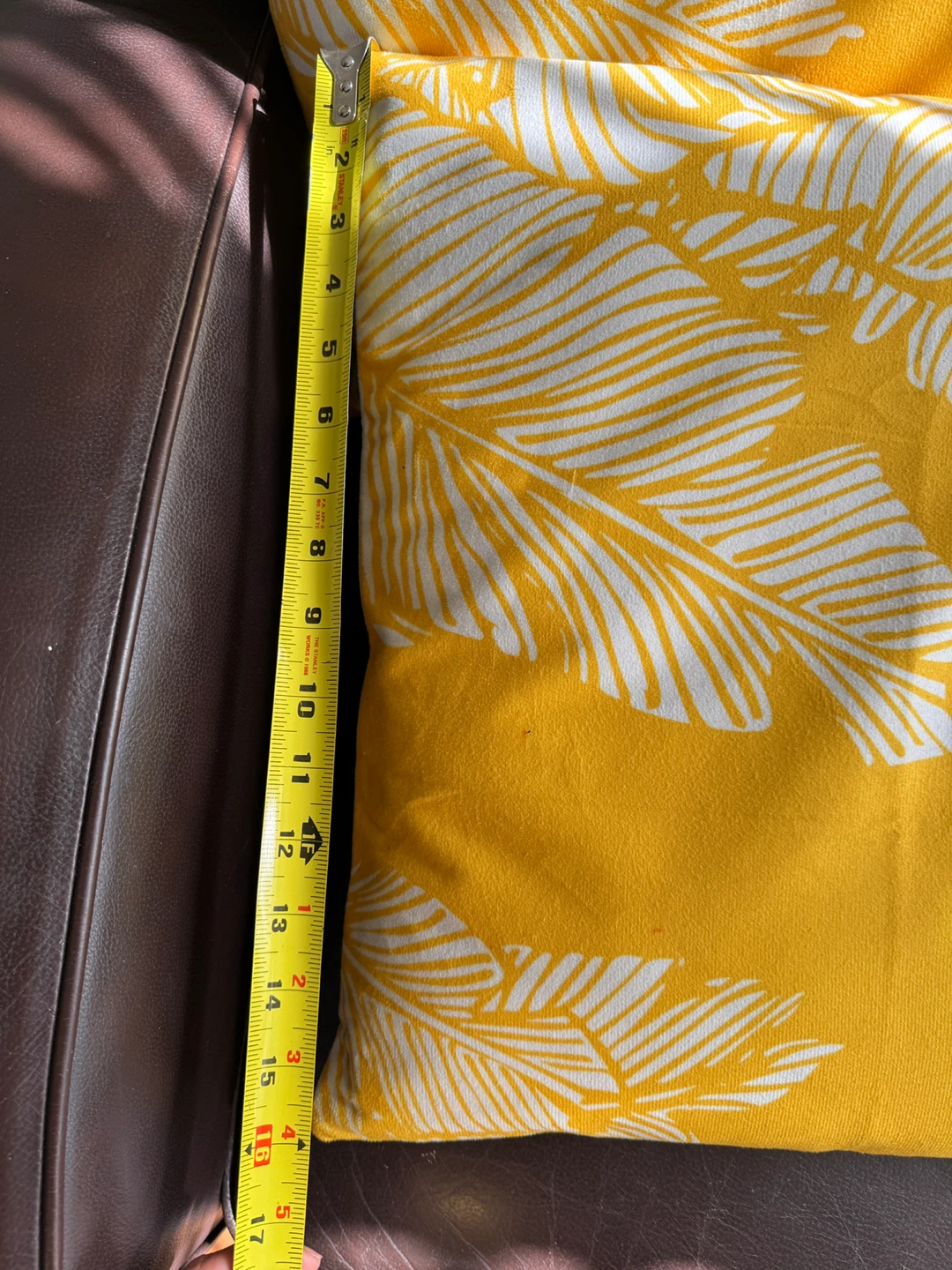 Set of 2 Yellow Decorative Throw Pillows 🥕 - photo 3