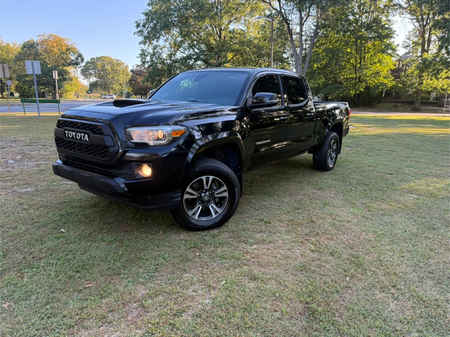 Toyota Tacoma TRD Sport - Black - photo 2
