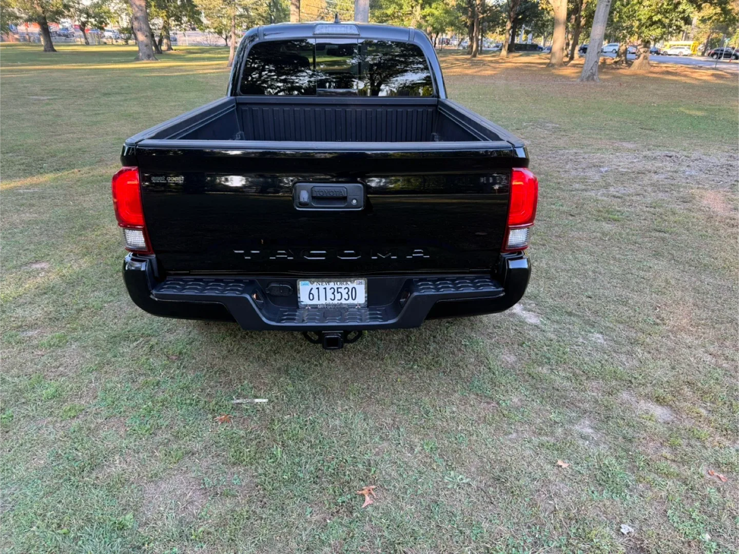 Toyota Tacoma TRD Sport - Black image indicator(3)