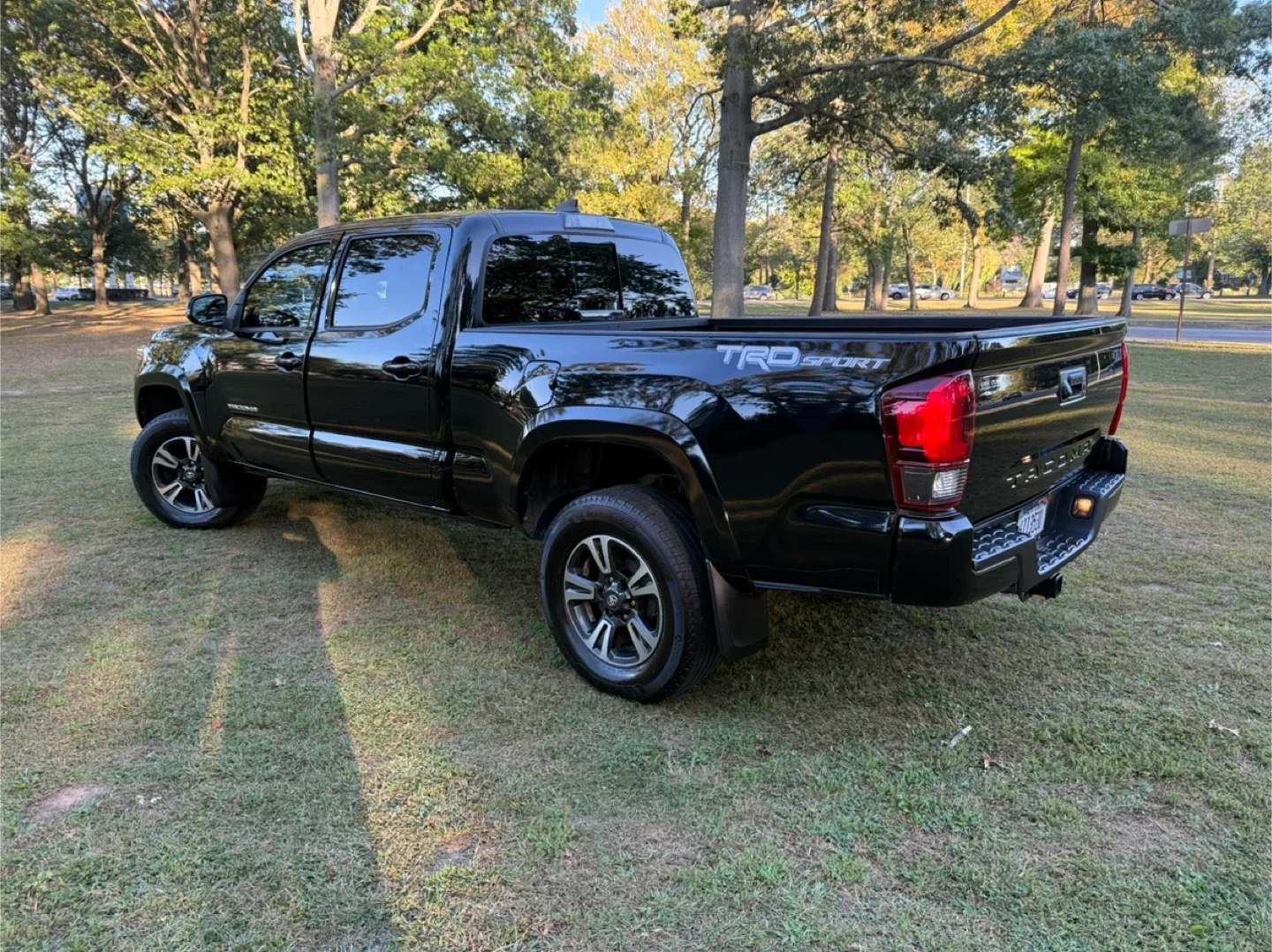 Toyota Tacoma TRD Sport - Black image indicator(5)