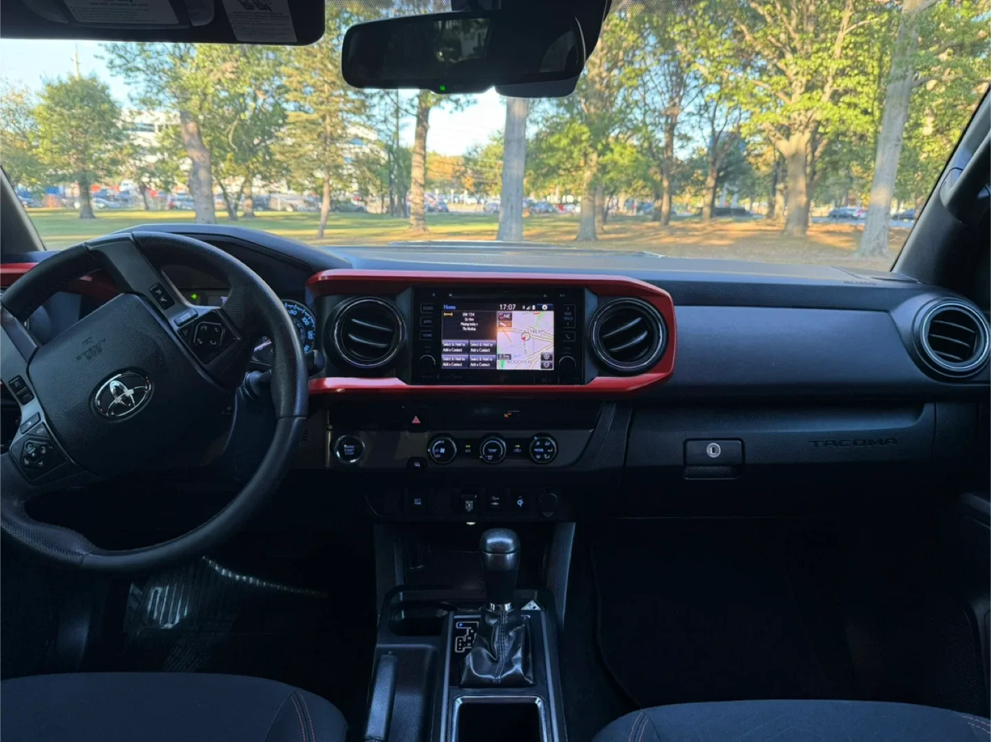 Toyota Tacoma TRD Sport - Black image indicator(8)