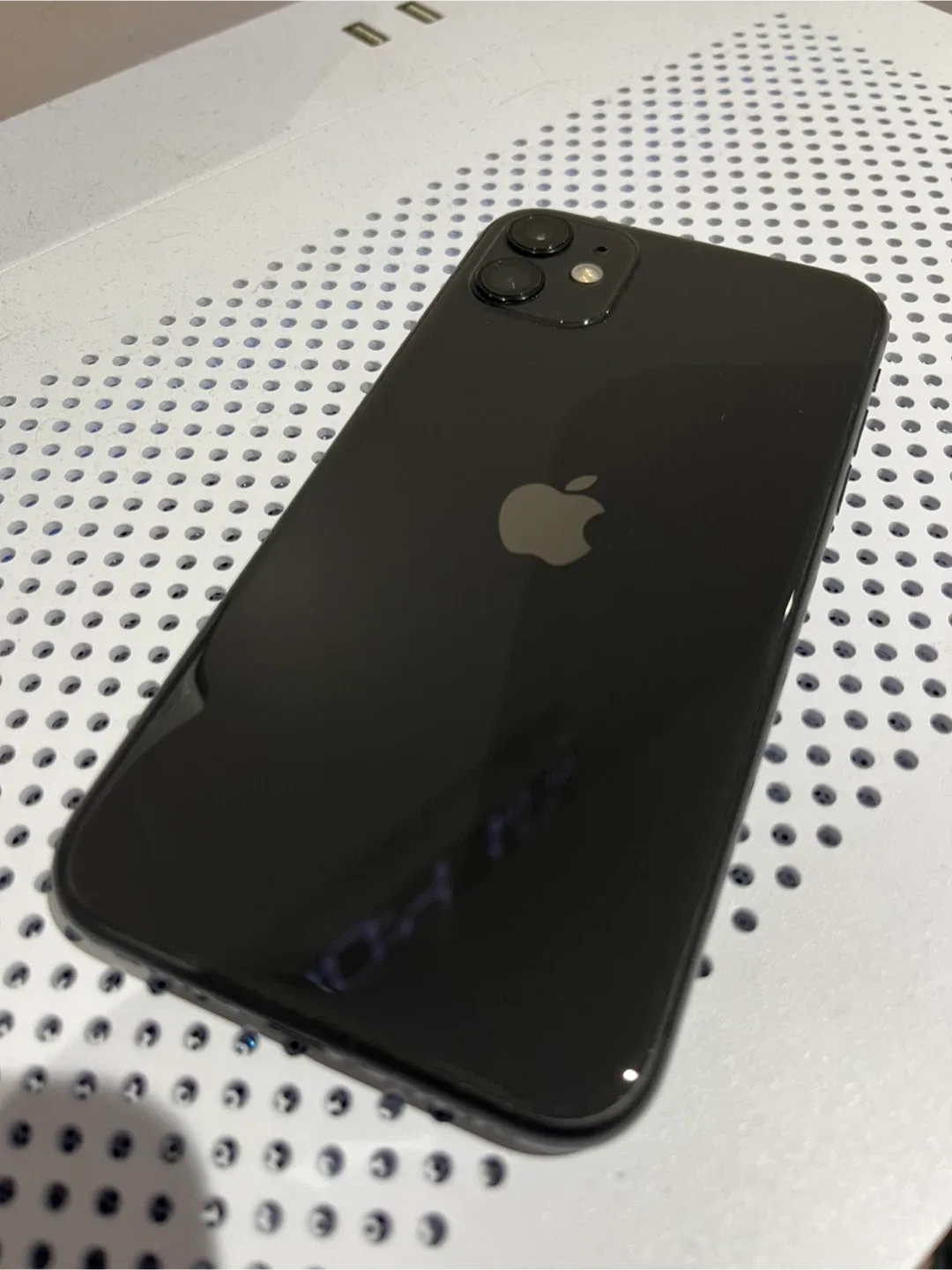 iPhone 11 64GB image indicator(2)