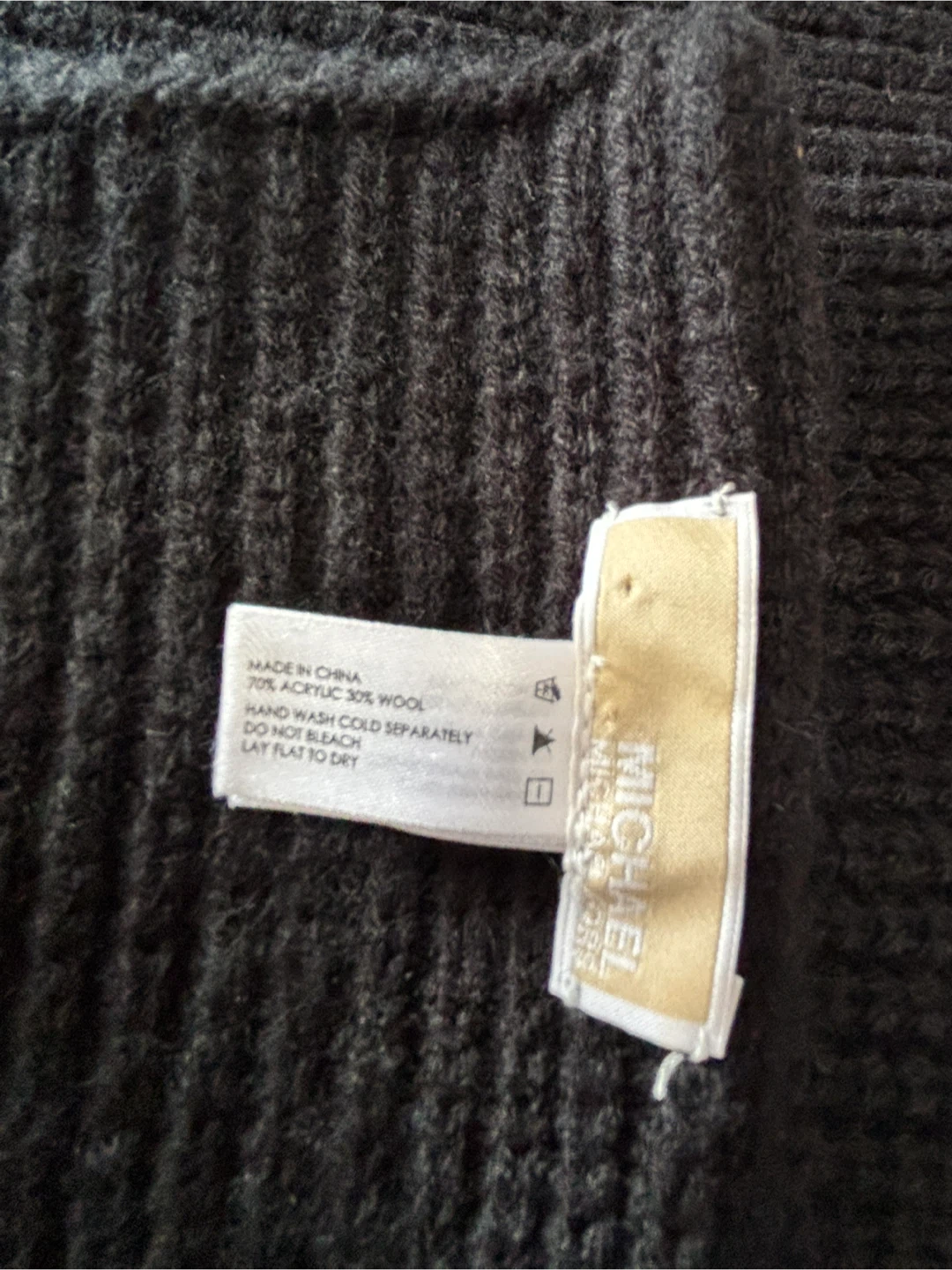 NEVER WORN! Michael Kors black Knit Scarf with pockets! - photo 4