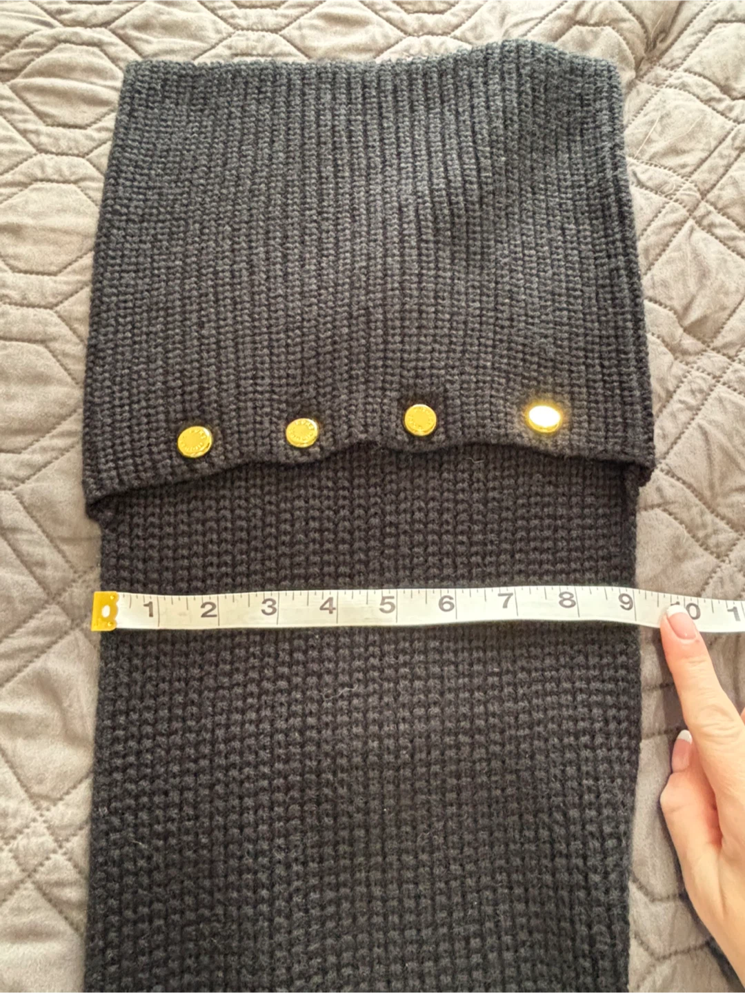 NEVER WORN! Michael Kors black Knit Scarf with pockets! - photo 3