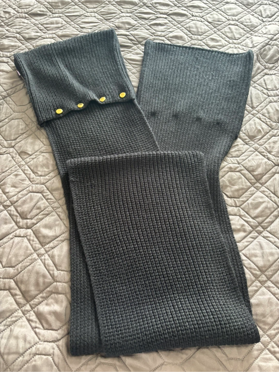 NEVER WORN! Michael Kors black Knit Scarf with pockets!