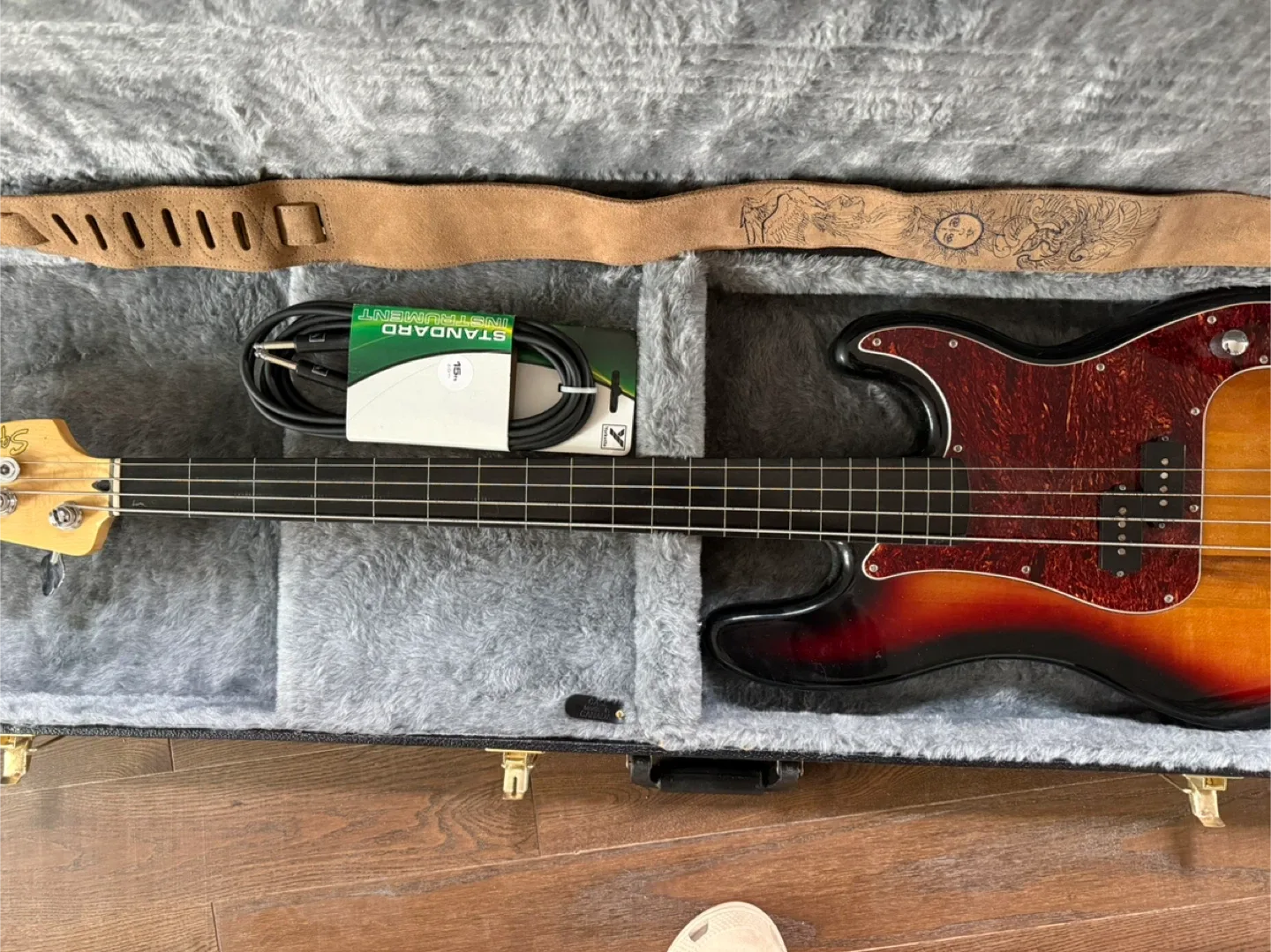 Squier by Fender Precision Bass image indicator(4)