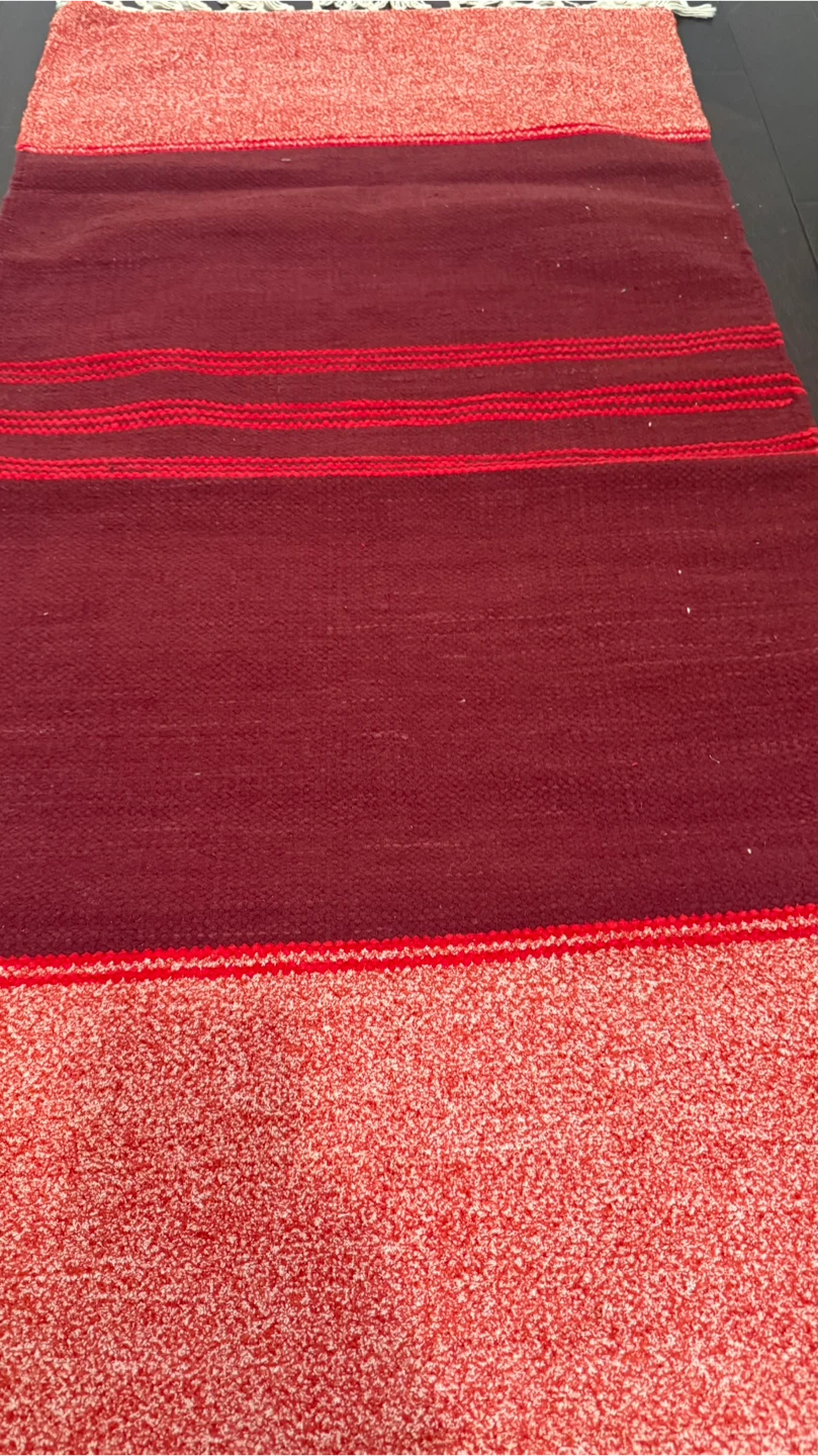 Red & Burgundy Rug with Tassels - photo 2