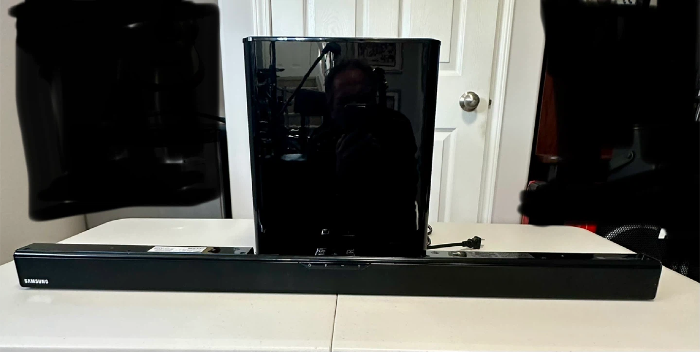 Samsung HW-F550 Soundbar & Subwoofer c/w remote