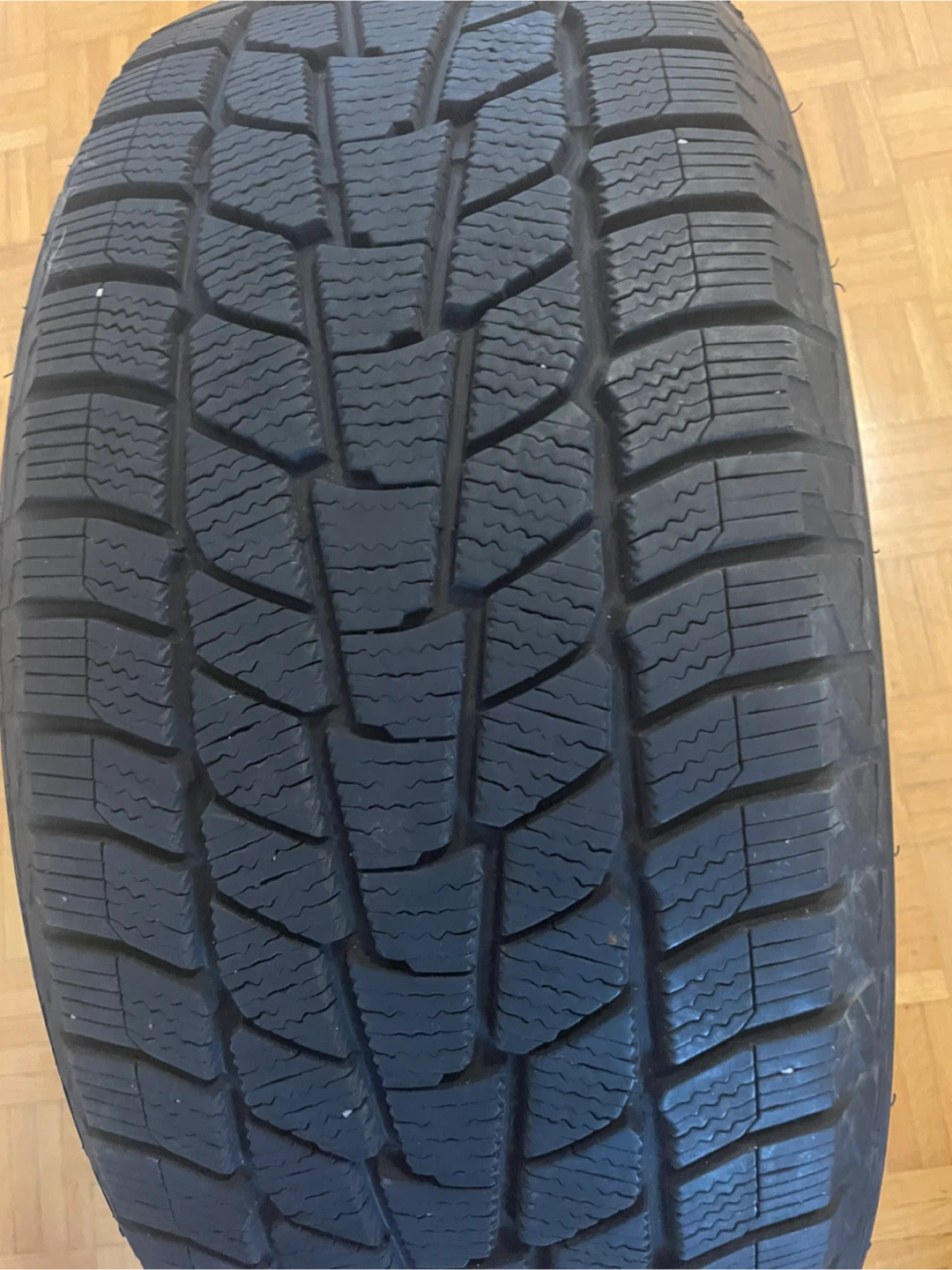 Motomaster Winter Edge 215/55R17 Tire