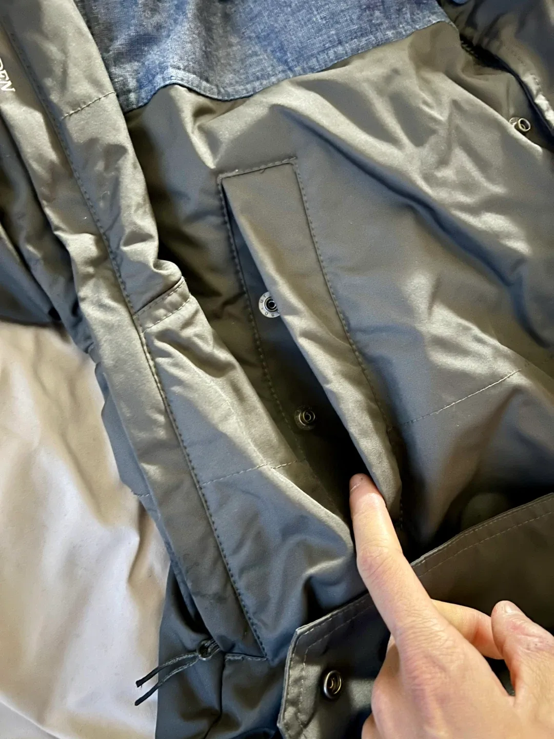 Holden Black & Blue men’s Jacket image indicator(7)