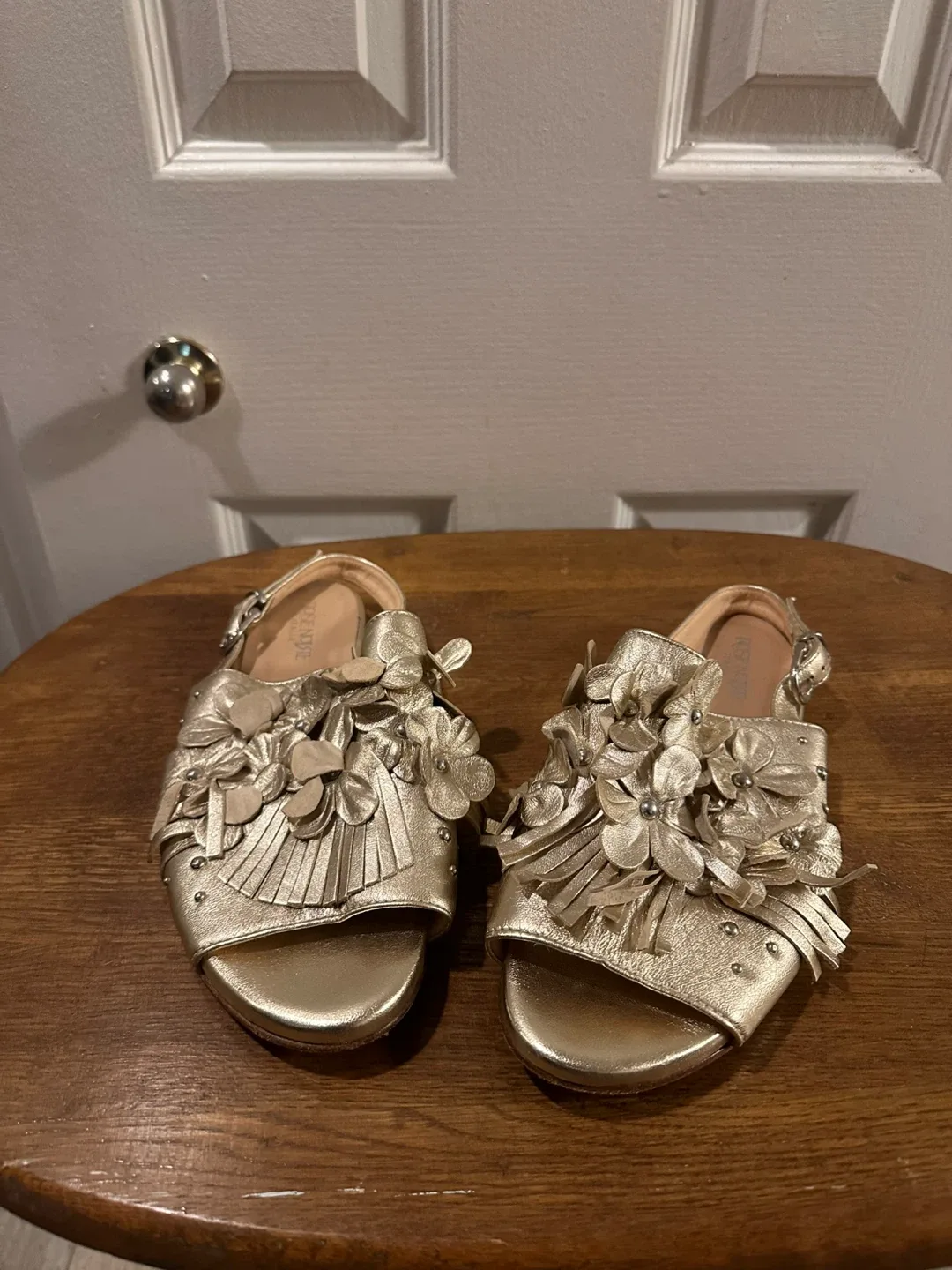 Rose Noire Italia Gold Sandals thumbnail