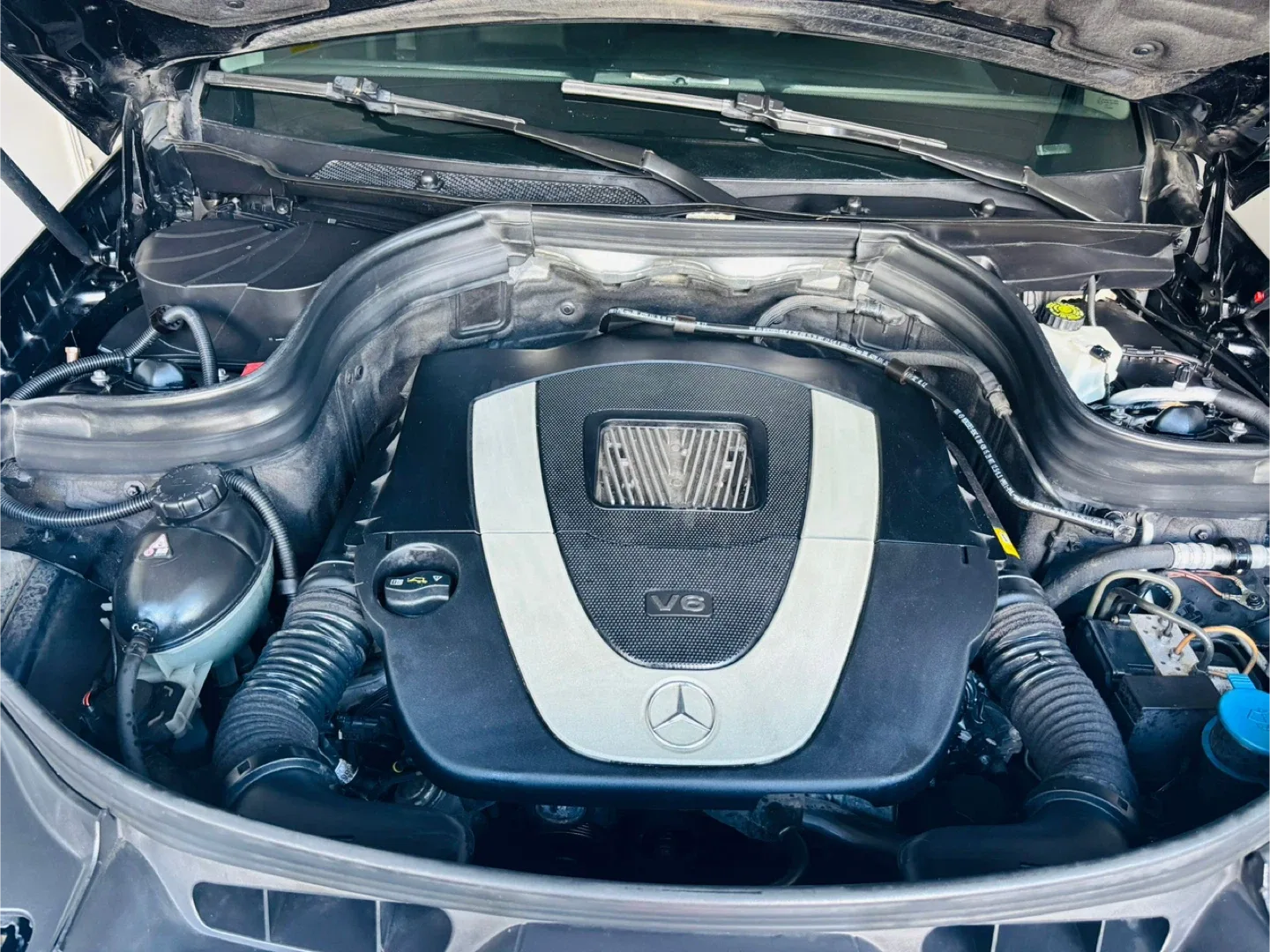 Mercedes-Benz GLK 350 Black SUV image indicator(10)