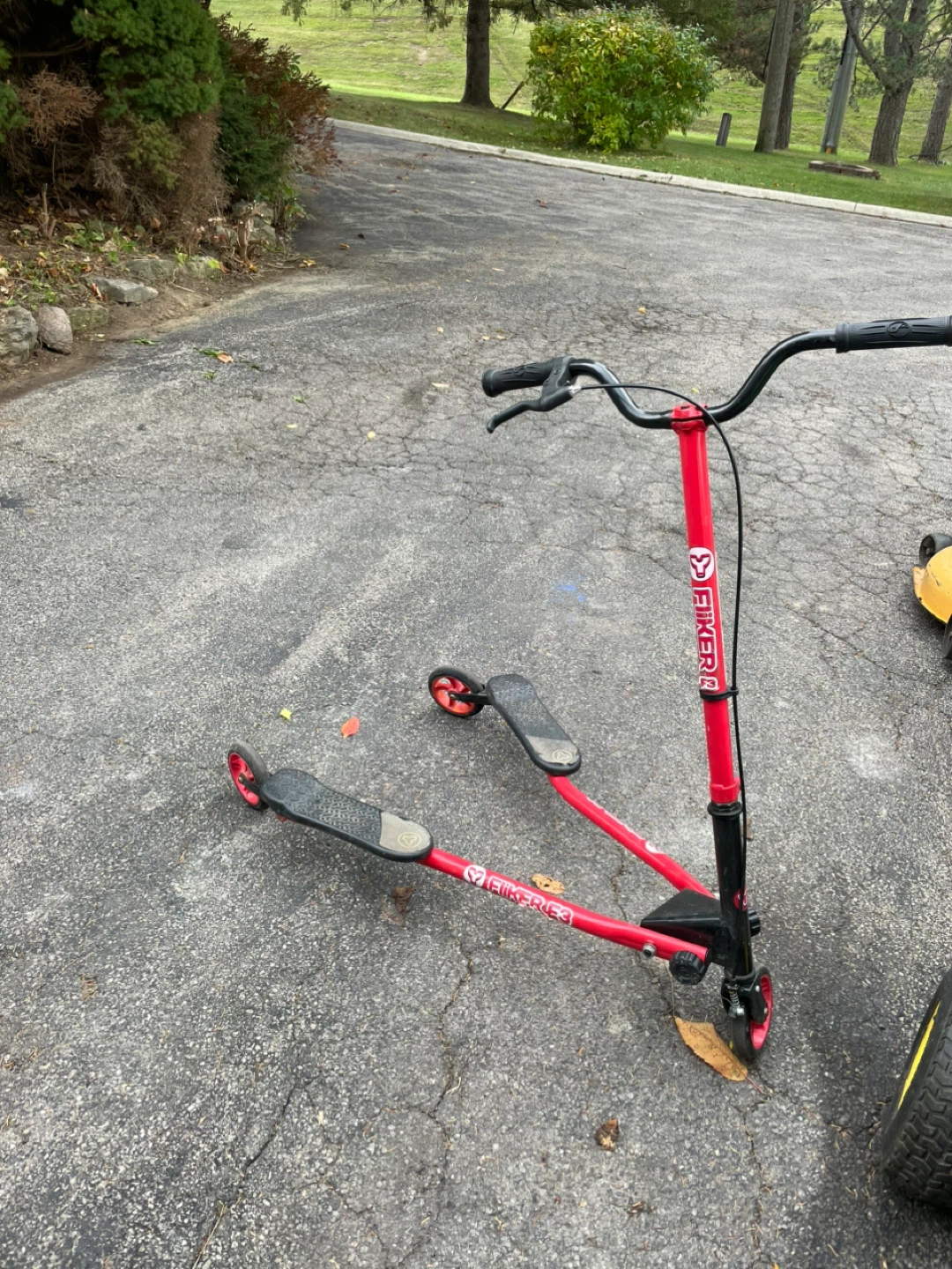 Fliker A3 Scooter - Red & Black